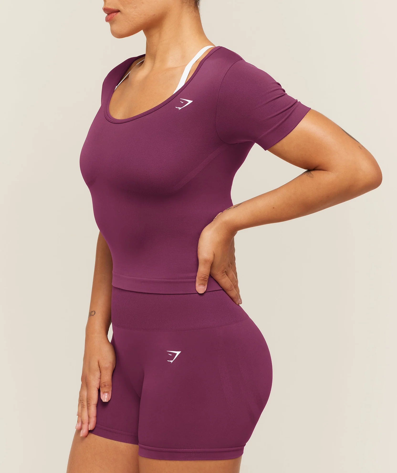 EVERYDAY SEAMLESS TIGHT FIT CREW NECK TEE