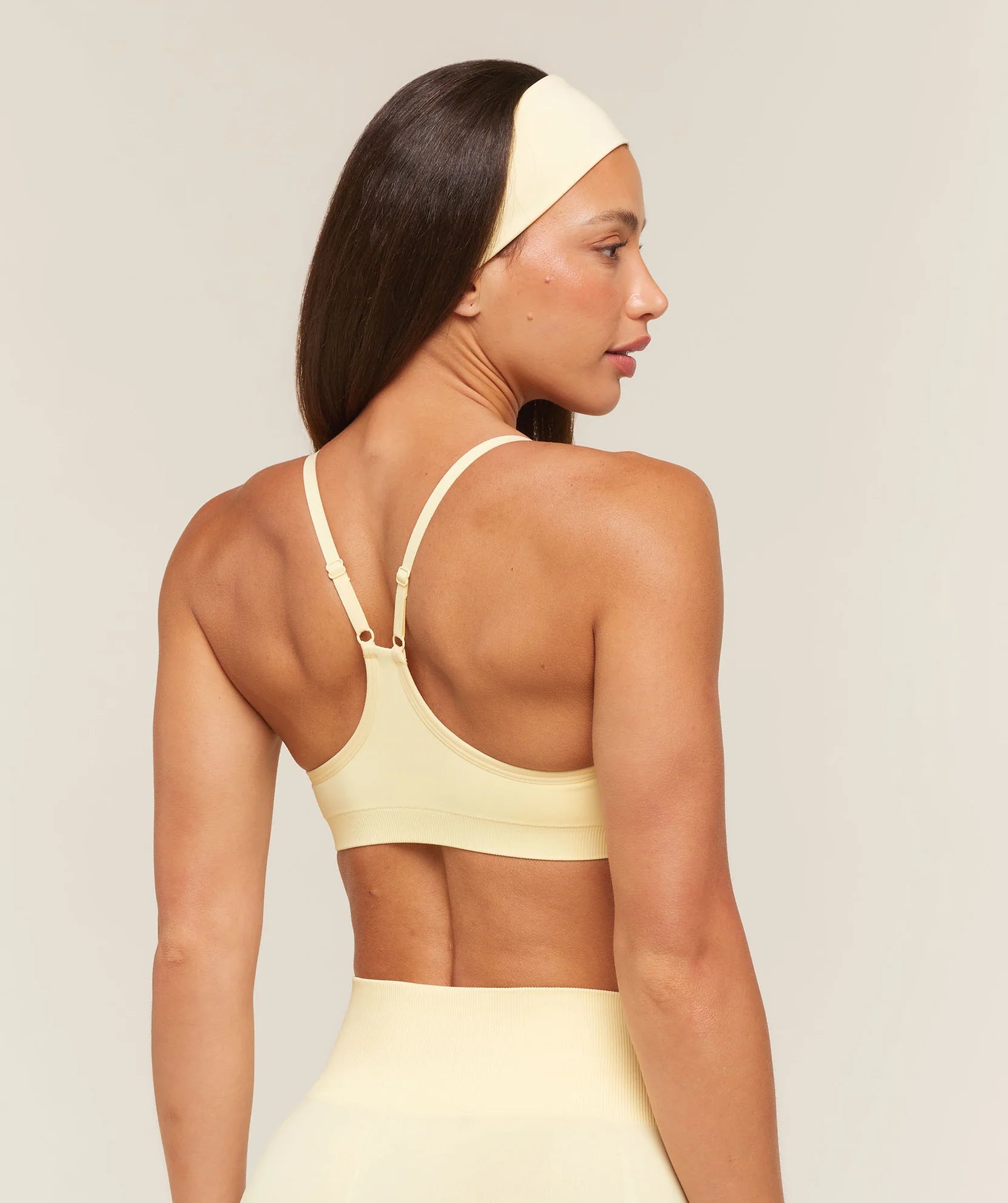 EVERYDAY SEAMLESS RACERBACK SPORTS BRA