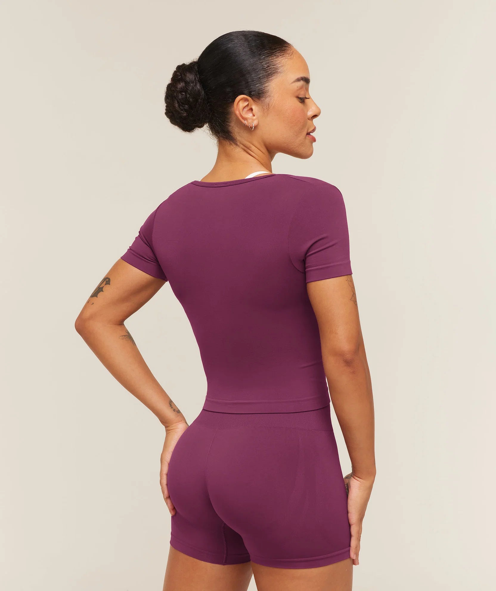 EVERYDAY SEAMLESS TIGHT FIT CREW NECK TEE