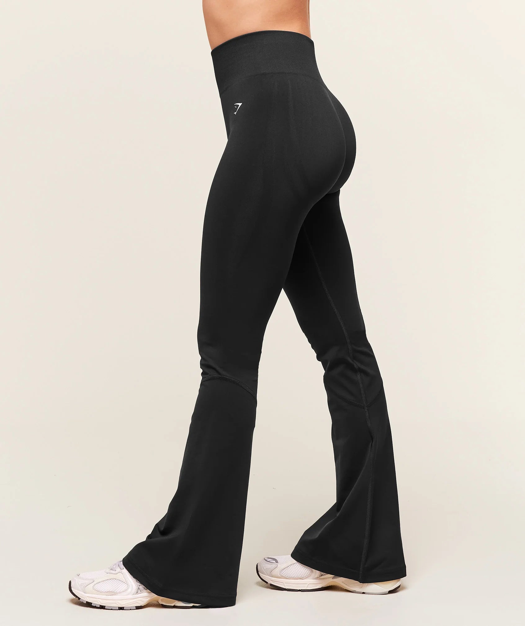 Everyday Seamless Flared Legging