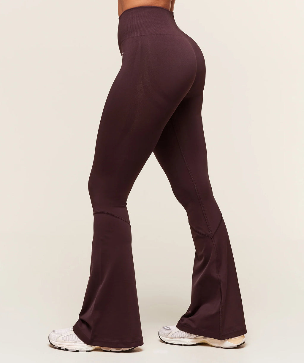 Everyday Seamless Flared Legging